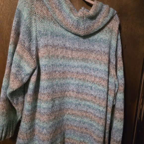 Cozy Multicolor Striped Women's Sweater - Picture 3 of 7